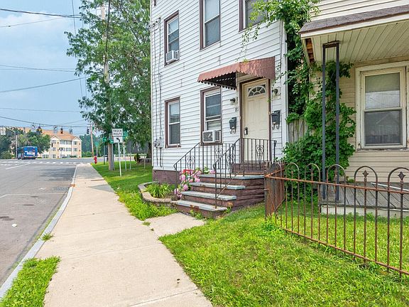 2nd image of 81 Albany Ave