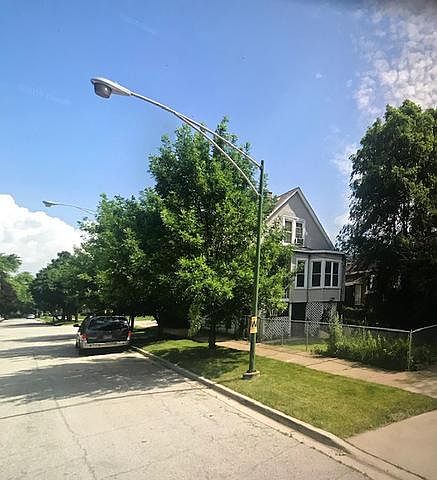 2nd image of 1833 E 93rd St