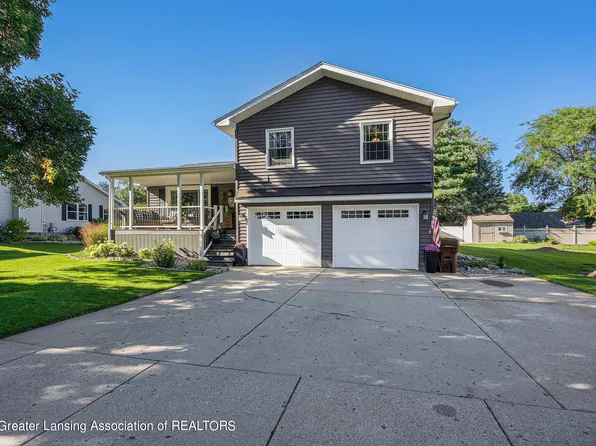 104 W Oak St, Saint Johns, MI 48879