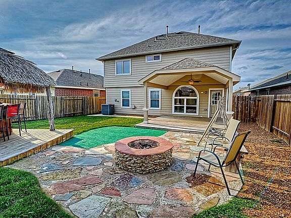 Huge Backyard with lots of amenitites!