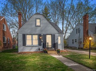 10818 Hart Ave, Huntington Woods, MI 48070