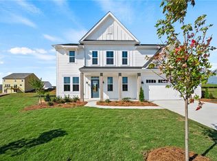 680 Crystal Lake Pkwy, Hoschton, GA 30548