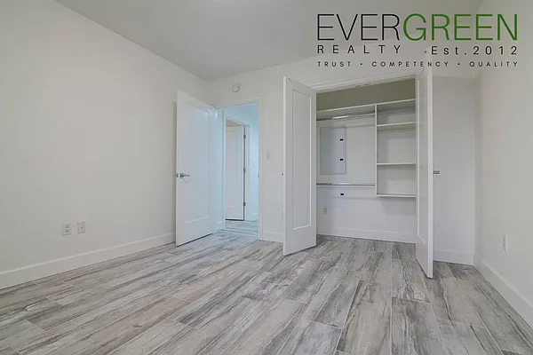 Rented by Evergreen Apartments BK | media 31