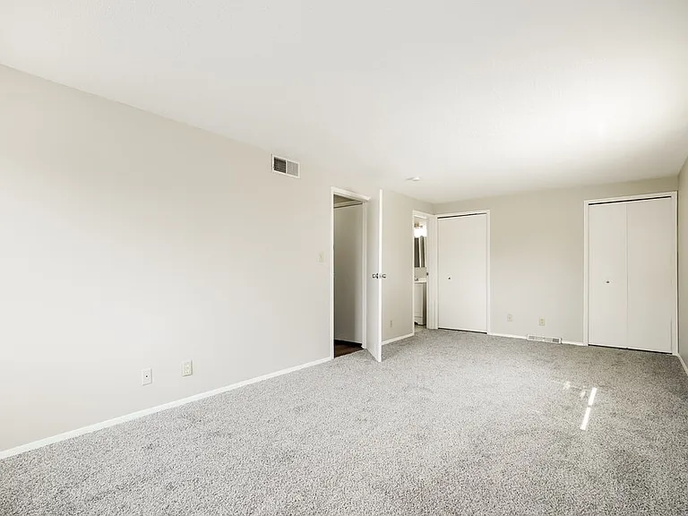 2422 Salem Ave — Photo 12