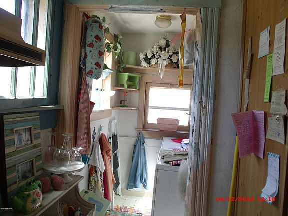 4th image of 652 Phillips St