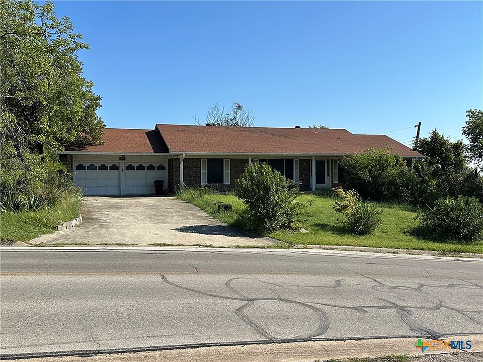 2nd image of 105 W Fowler Ave