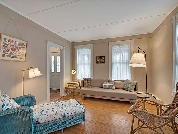 3rd image of 427 Kaplan Ave