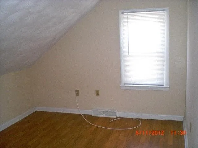 3 bed, 1040 sqft, $2,500 — Photo 4