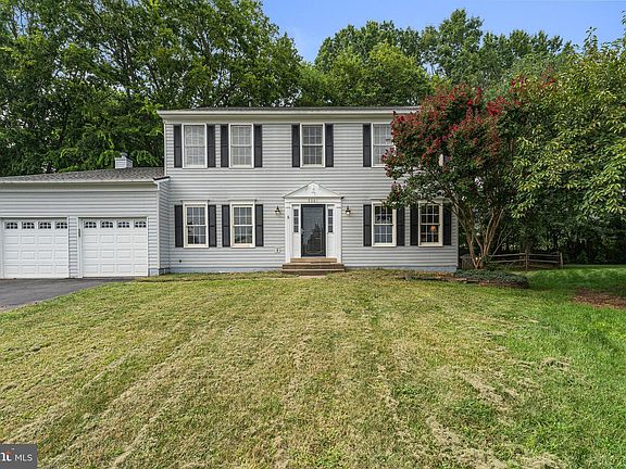 3rd image of 9301 Saffron Hill Ct