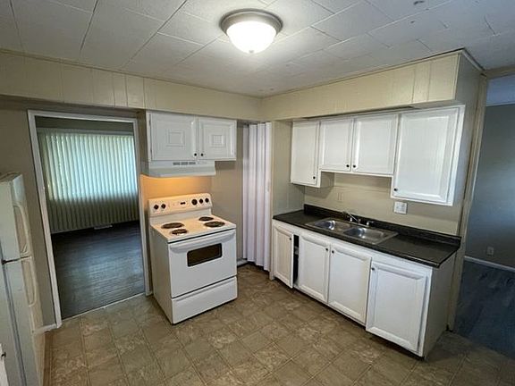 3rd image of 2265 N Centennial St