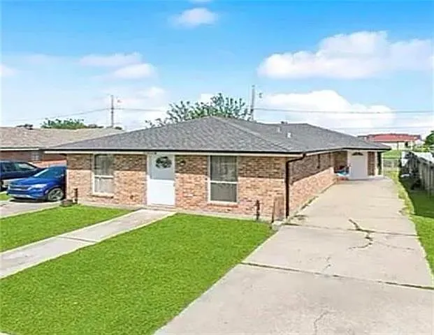 2 bed, 1.0 bath, 900 sqft, $1,400 — Photo 1
