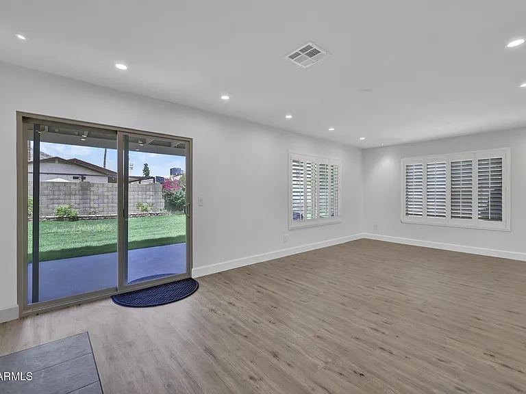 4760 W Wahalla Ln — Photo 15