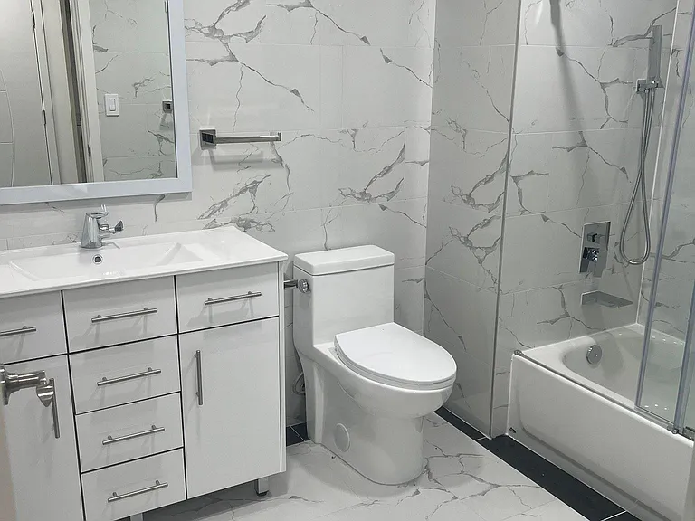4904 Spruce St #402 — Photo 5