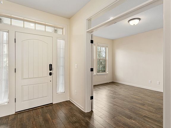 3rd image of 18717 NE 27th Way
