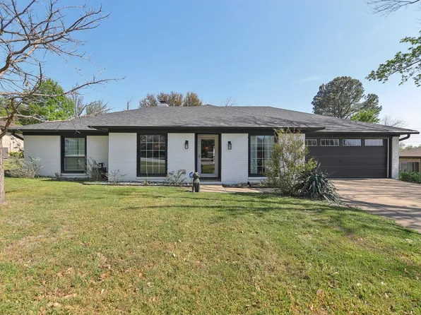 613 Julia Dr, Hurst, TX 76054