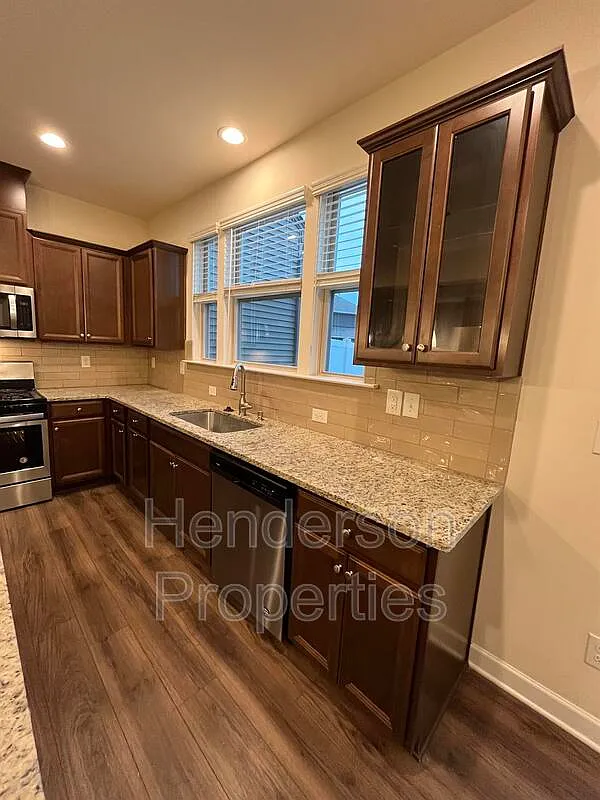 3 bed, 2.5 bath, 1790 sqft, $2,200 — Photo 4