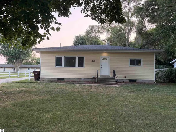 1916 Stockman Rd, Mount Pleasant, MI 48858