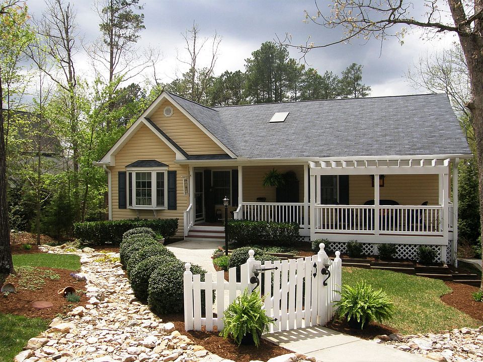 1st image of 15 Ashlawn Blvd