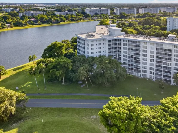 2940 Course Drive #903, Pompano Beach, FL 33069