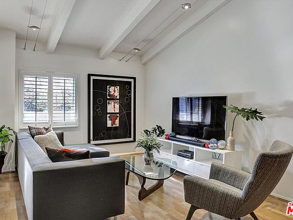 2nd image of 2700 Cahuenga Blvd E APT 1301