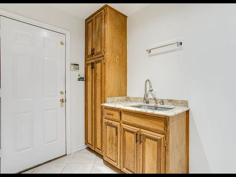 7921 Kendra Ln — Photo 3