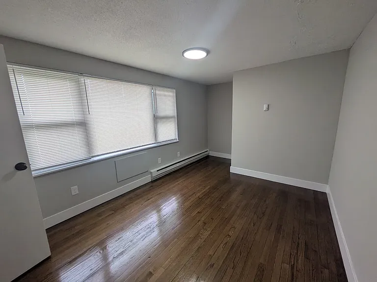 110 Maltby St #7B — Photo 4