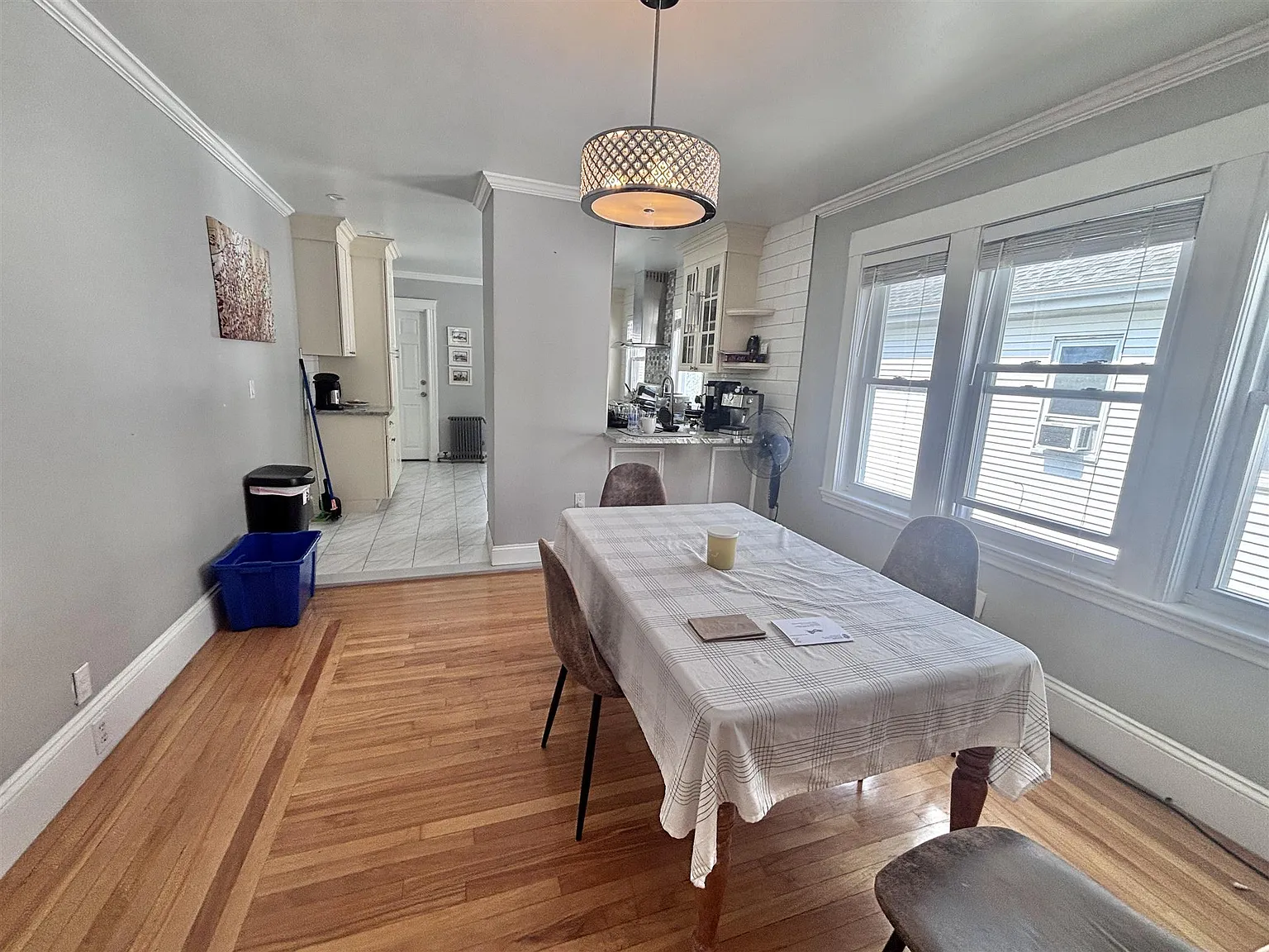 2 bed, 800 sqft, $3,600 — Photo 2