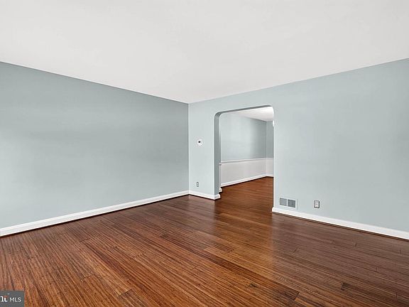 4th image of 855 Bosley Ave