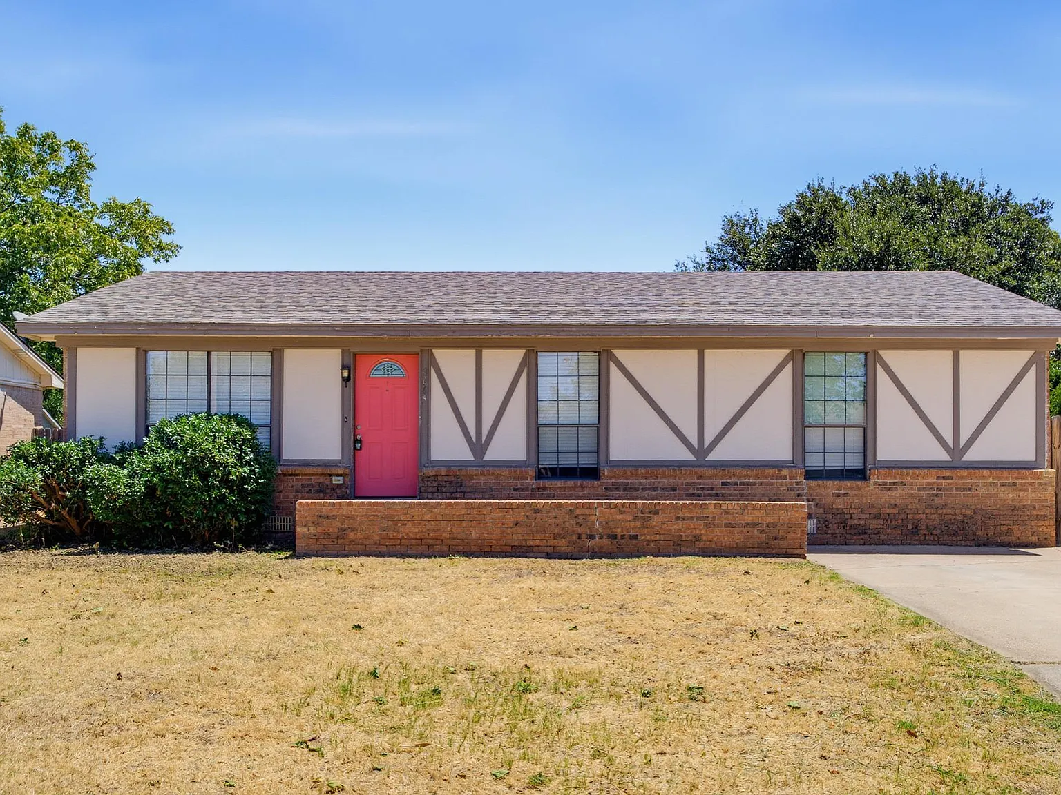 3 bed, 1260 sqft, $2,400 — Photo 2