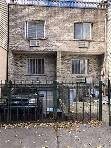 2nd image of 1949 Hunt Ave