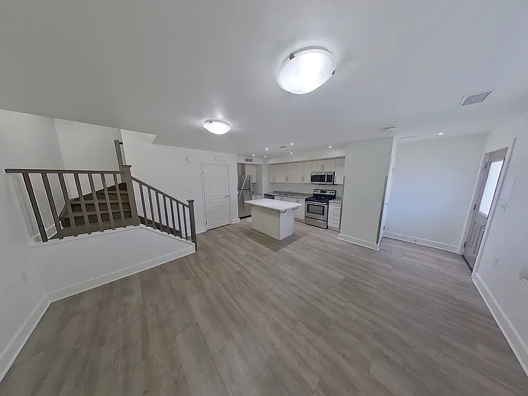 464 Frontenac St #16 — Photo 9