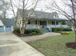 17W454 Riordan Rd, Villa Park, IL 60181