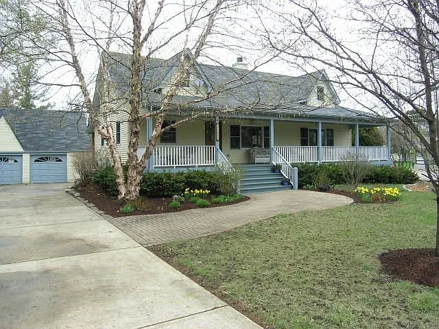 17W454 Riordan Rd photo 1