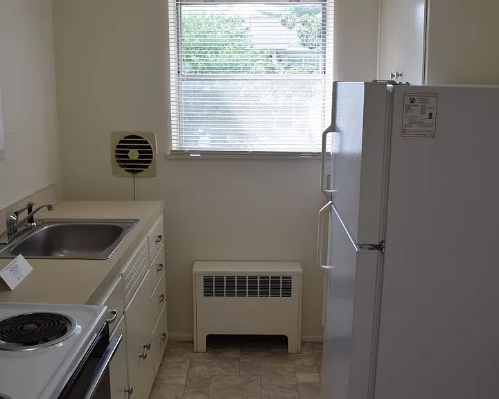 312 W Clark St — Photo 6