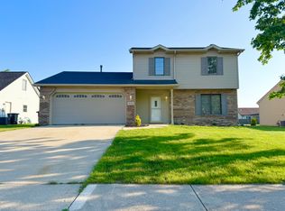 908 Woodland Springs Pl, Fort Wayne, IN 46825