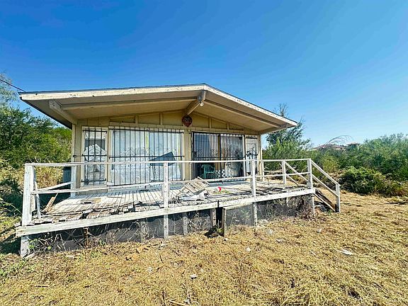 4th image of 375 Sierra Vista Ln