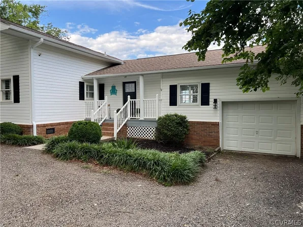 137 N Water Ln, Tappahannock, VA 22560