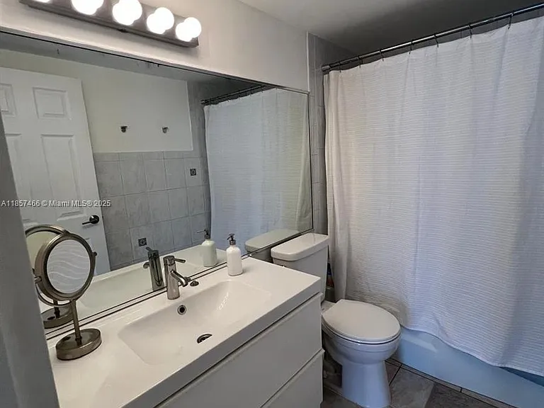 5601 Collins Ave #1115 — Photo 8