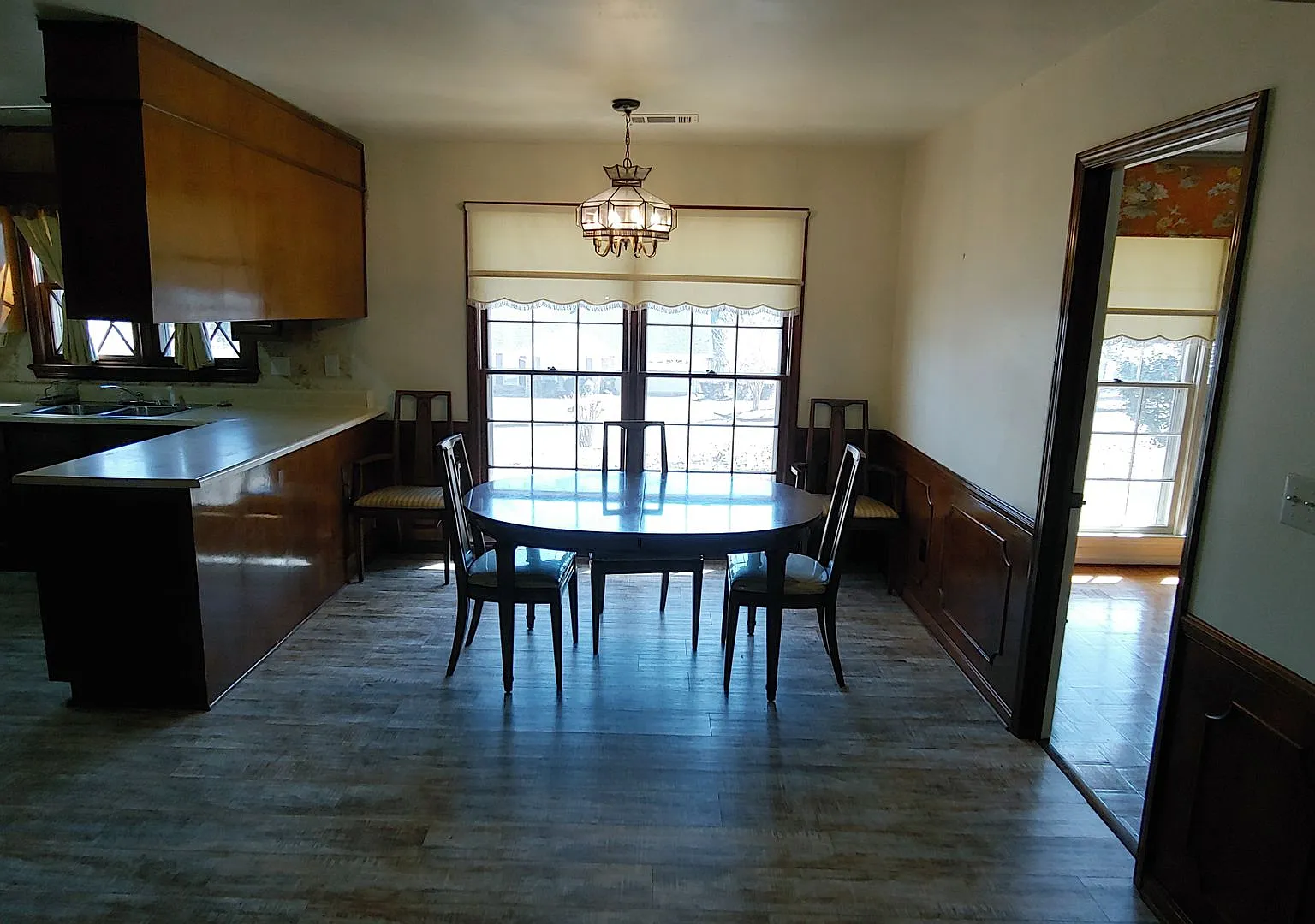 Very Nice 4 Bedroom Home in Woodland Forest — Photo 4