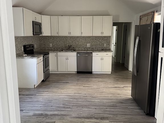 3rd image of 205 E East St