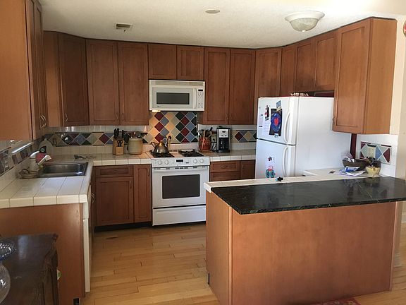 5th image of 328 Lakeshore Dr