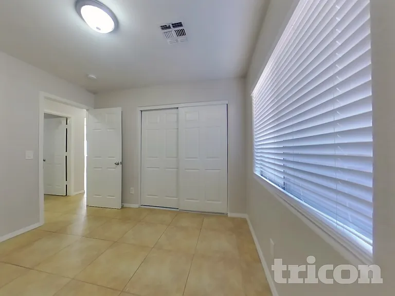 12911 W Voltaire Ave — Photo 10