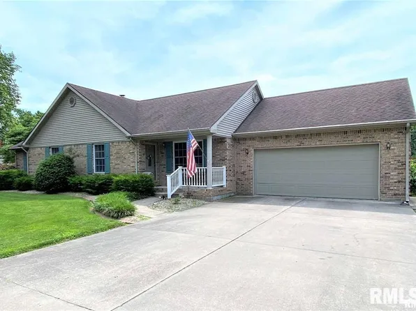 601 N Mill St, Flora, IL 62839