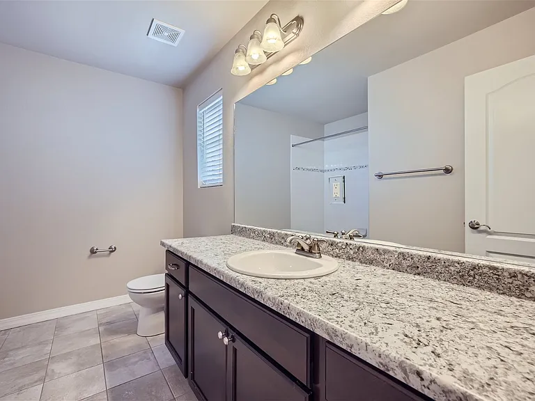 8807 Bella Flora Hts — Photo 4