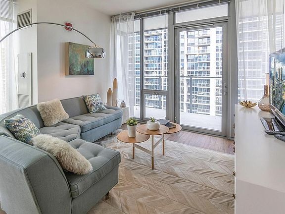 4th image of 325 E Wacker Dr #1604