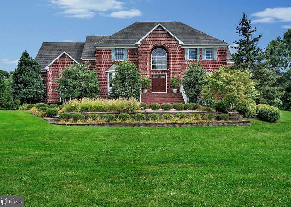 1st image of 306 Stratford Dr
