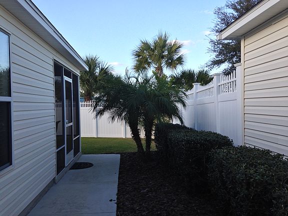 3rd image of 955 Tanglewood Pl