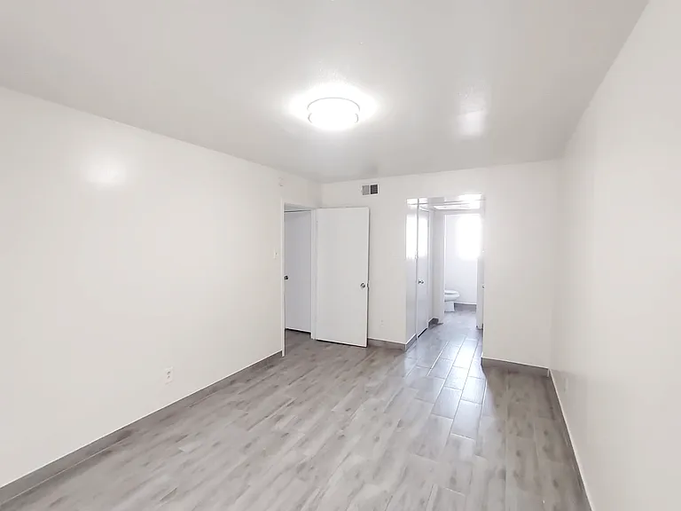 4742 Yale Apartments — Photo 13