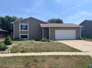 814 S Juneau Ln, Sioux Falls, SD 57106