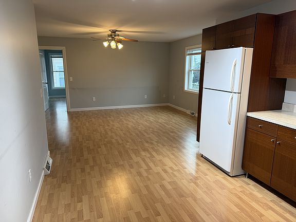 Looking toward Livingroom
